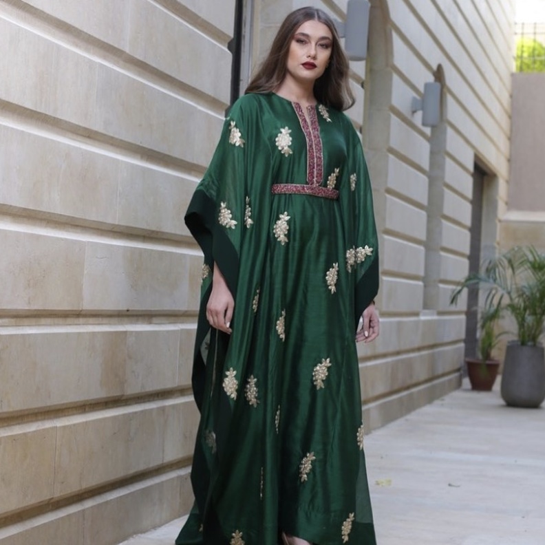 قفطان بقصة جيوب مرصعة من Feryal Dubai