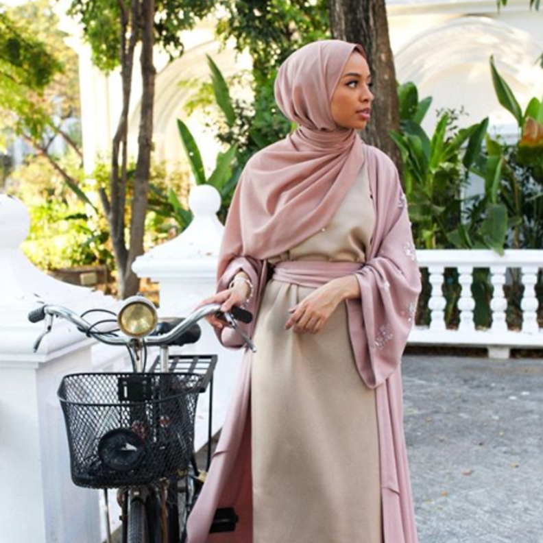 فاطمة حسام بالحجاب النيود لإطلالة مشرقة وناعمة