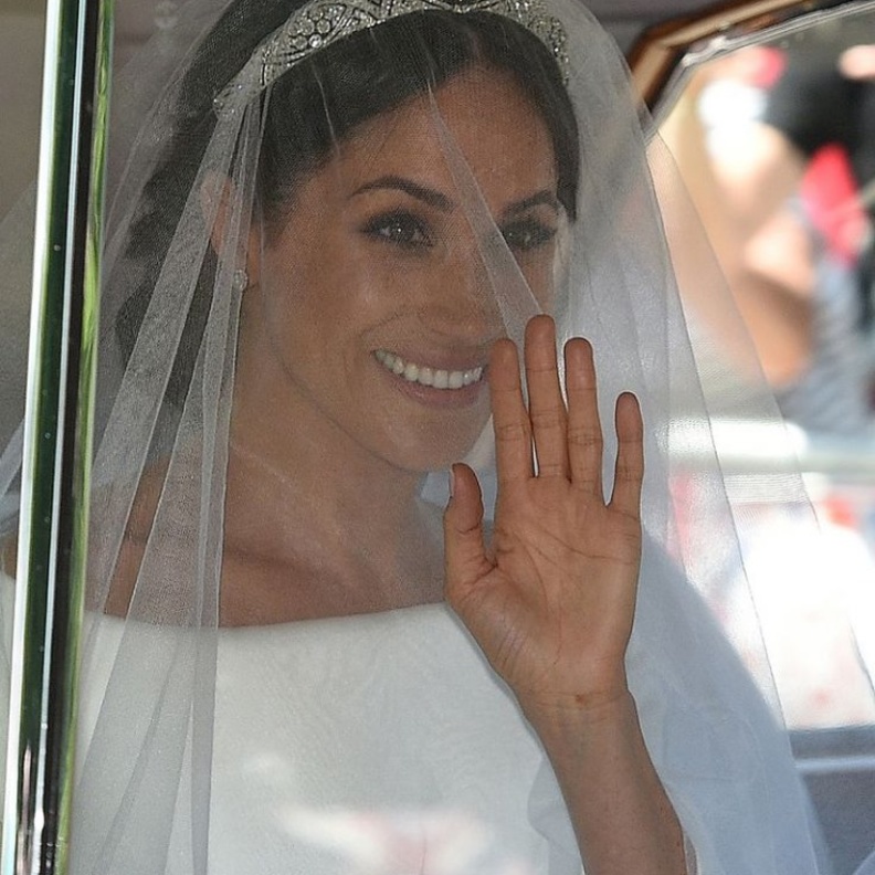 صور و تفاصيل تاج العروس ميغان ماركل في حفل زفافها من الأمير هاري 