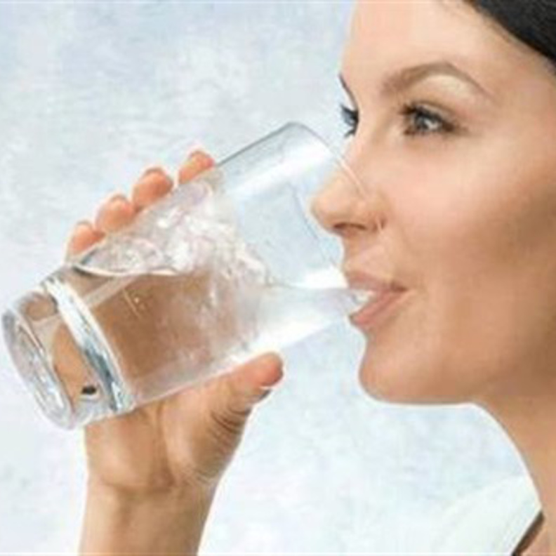 شرب الماء البارد يسبب التهابا في المعدة