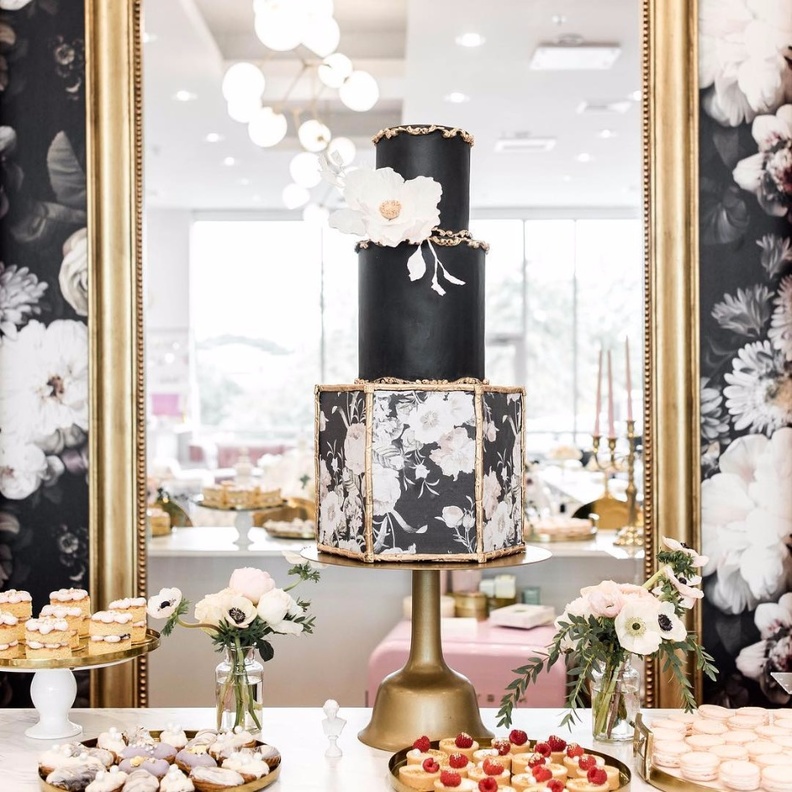  كيفية اختيار كعكة الزفاف المناسبة لديكور العرس؟