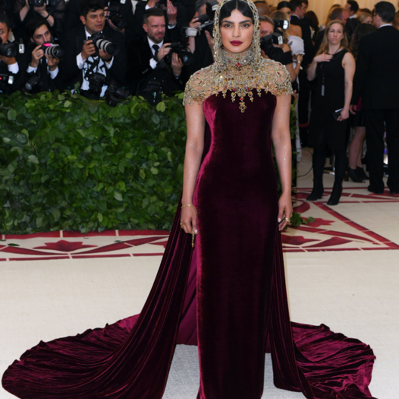 لنسترجع بذاكرتنا فستان زندايا من ماركيزا