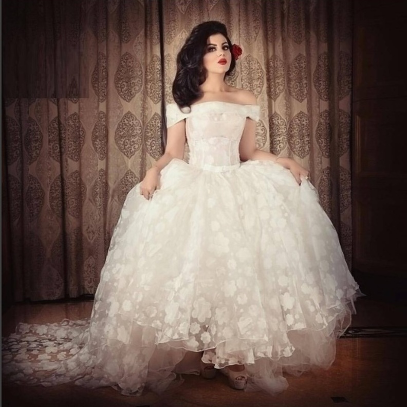 حليمة بولند بفستان العرس