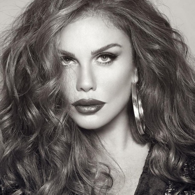  أحمر شفاه قوي من وحي نادين نجيم