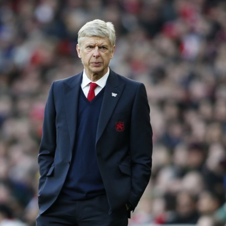 تركي آل الشيخ أجل سفره إلى سويسرا مع المنتخب