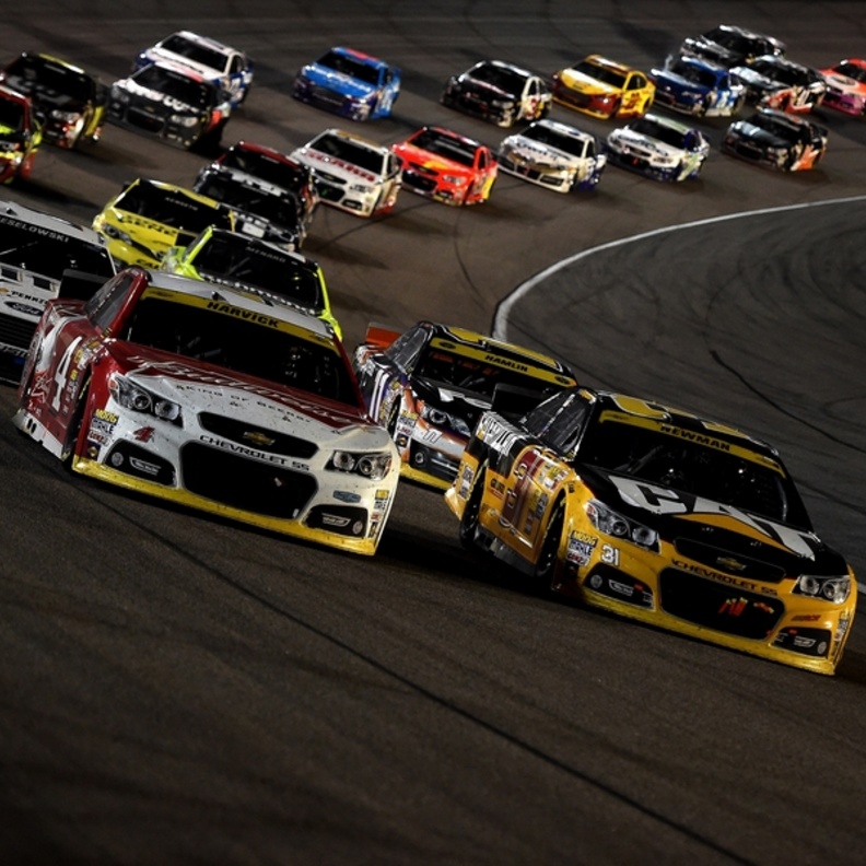 سائقي ناسكار يؤمنون بخرافات يتجنبون قشور الفول السوداني لتجنب الحظ السيء