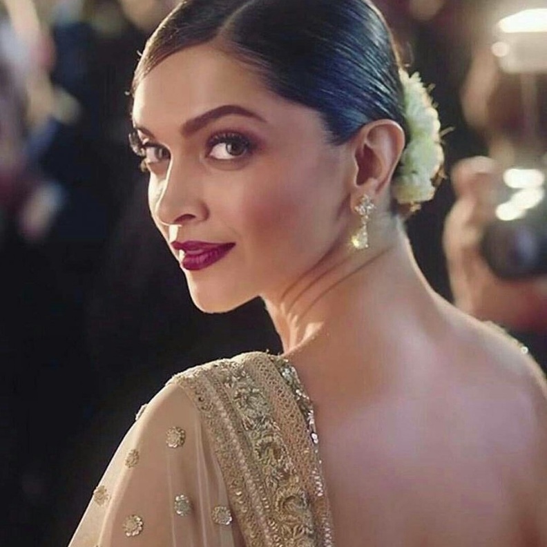 ديبيكا بادوكون تنشر صورة طريفة أرسلتها لها شقيقتها