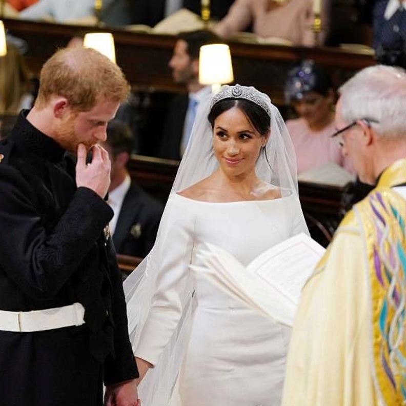  ماذا تحتوي حقيبة هدية الزفاف الملكي