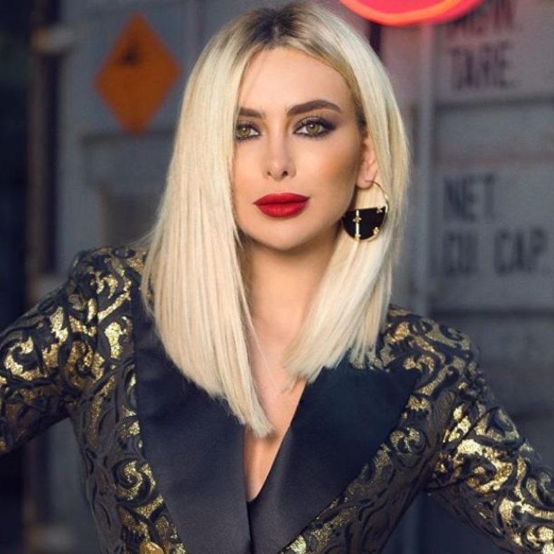 ستيفاني صليبا نجمة فوق السحاب