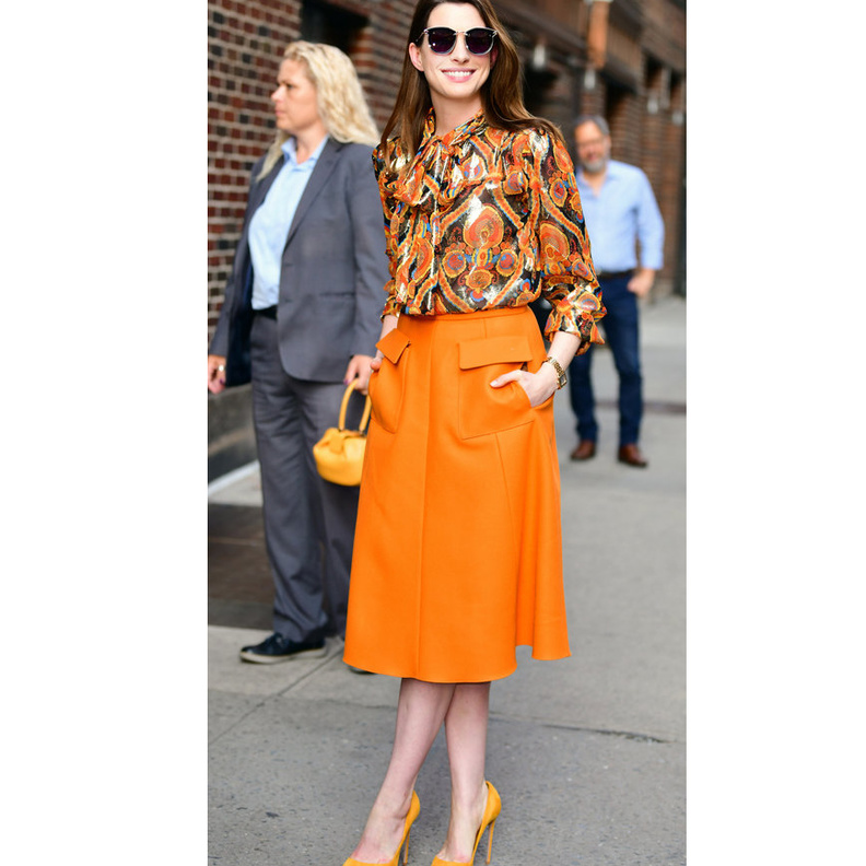 فستان أسود كلاسيكي ارتدته ‏Emmy Rossum‏ من دار ‏Jonathan Cohen