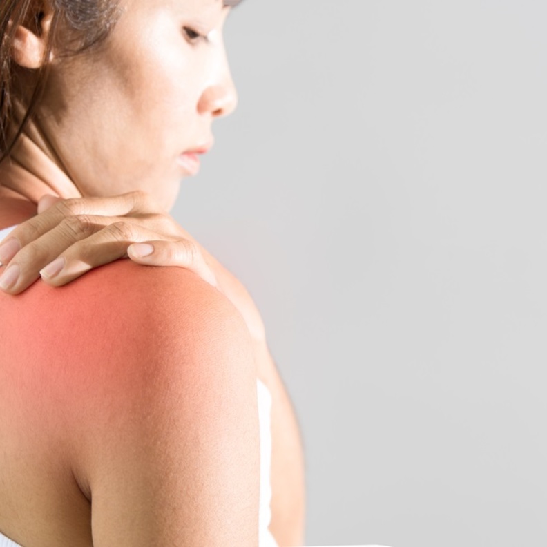 ما هي اسباب الام الكتف الايمن