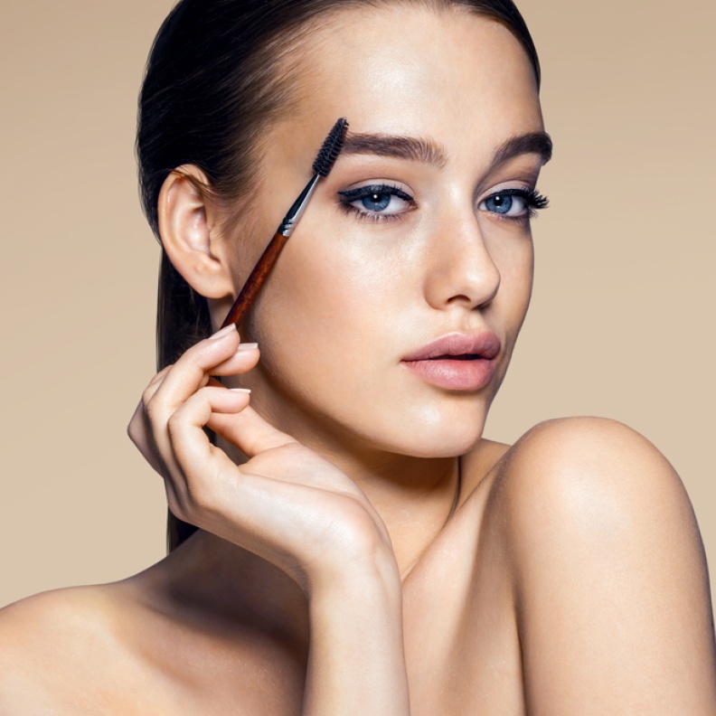 الحواجب الطبيعية والمثالية صيحة هذا الوقت