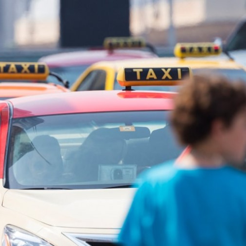 تاكسي دبي رحلات مجانية لأصحاب الهمم في عام زايد