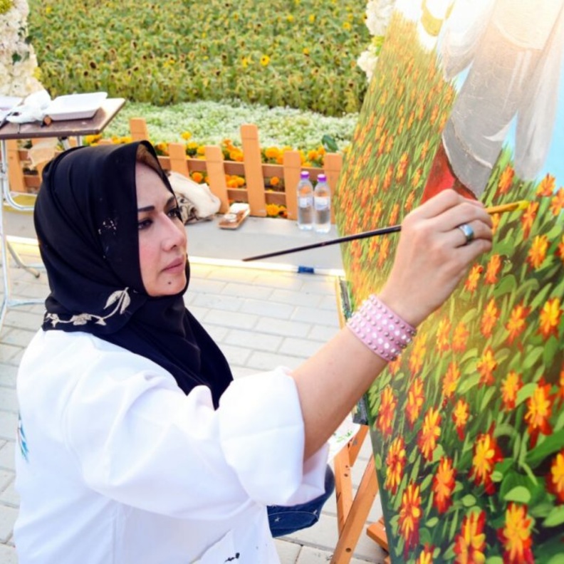  من اللوحات الزيتية للفنانة منى فلمبان