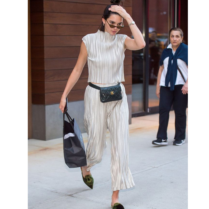 موضة حقيبة الخصر العصرية مع koutney Kardashian من دار شانيل Chanel