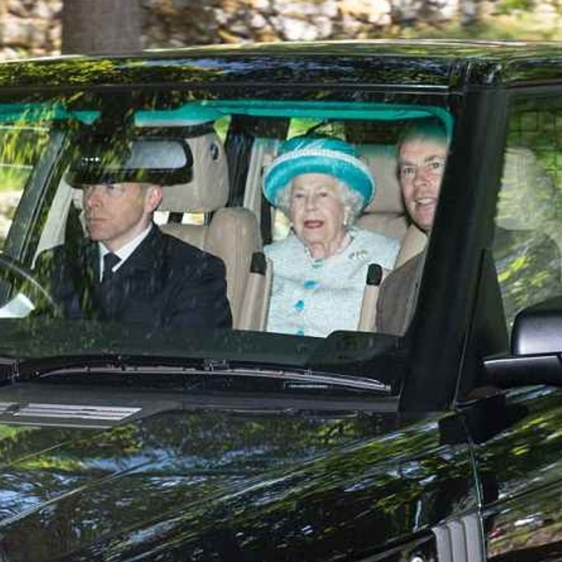 ملكة بريطانيا تقضي عطلة في بالمورال بصحبة أفراد أسرتها