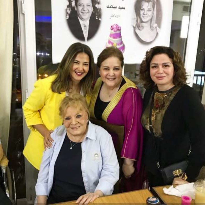 النجمات يحتفلن بجورج سيدهم