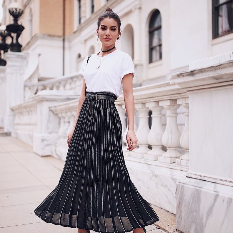 اطلالة أنيقة نسقتها كاميلا كويلو.