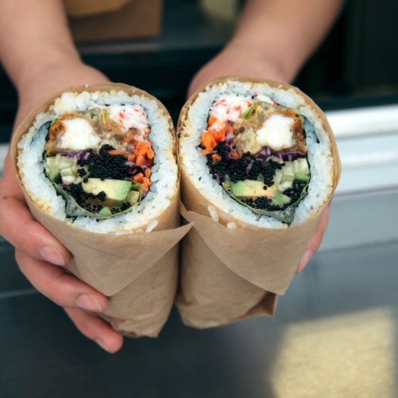 السرطان لأنه برج مائي يميل إلى الأطعمة البحرية مثل الروبيان والكابوريا