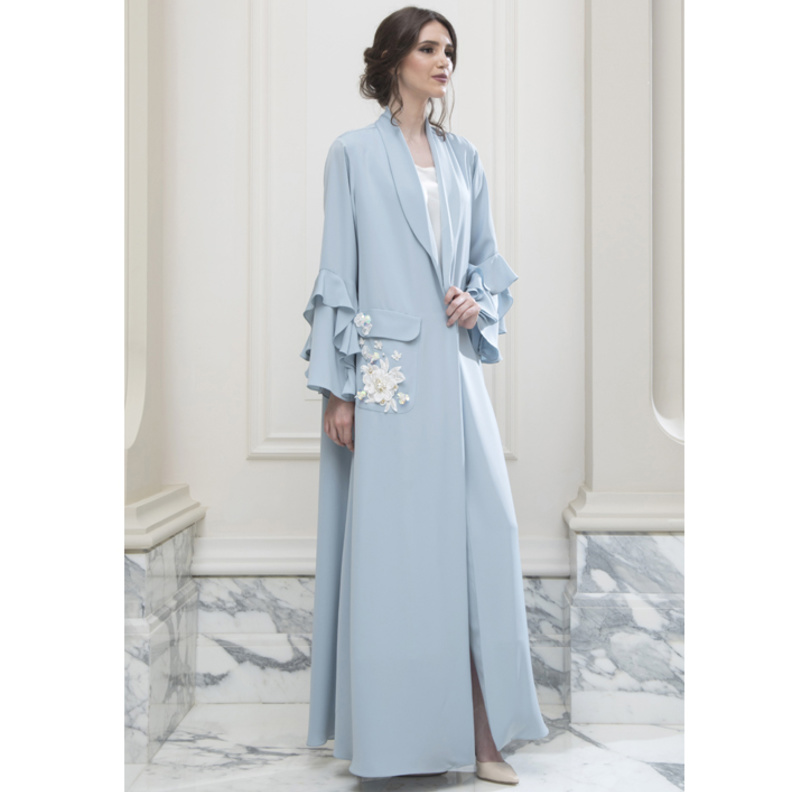  عباية جذابة باللون الأزرق الداكن مع لمسات فاخرة من الشك من موزان