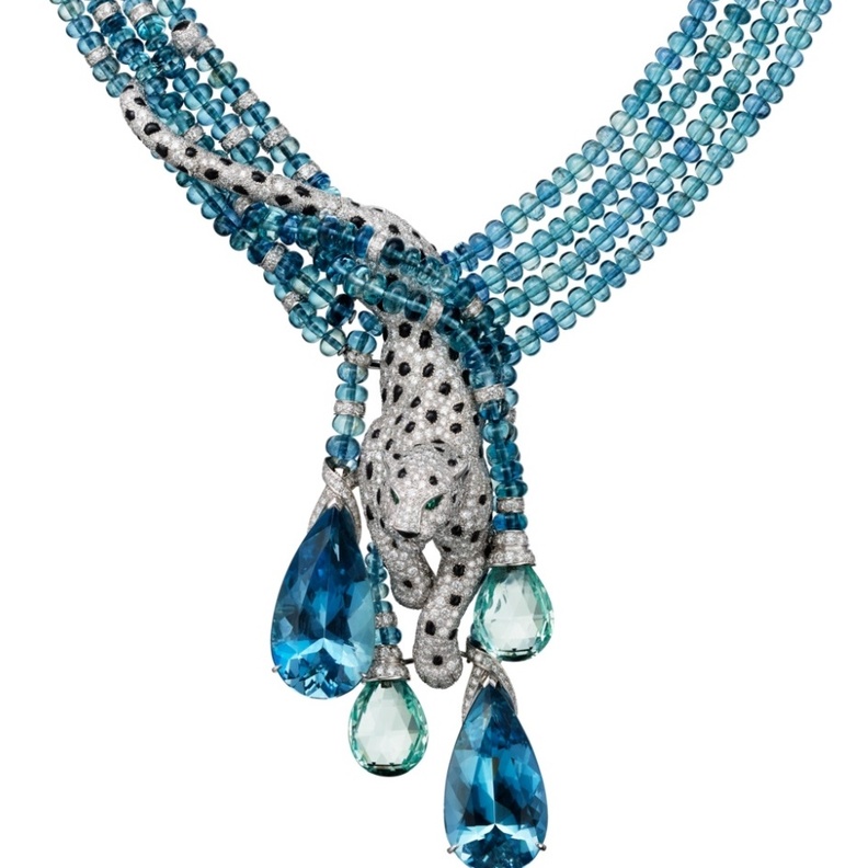  ينبع جمال حجر الأكوامارين من لونه الاستئاني الشفاف الذي يغازل به صفاء الماء