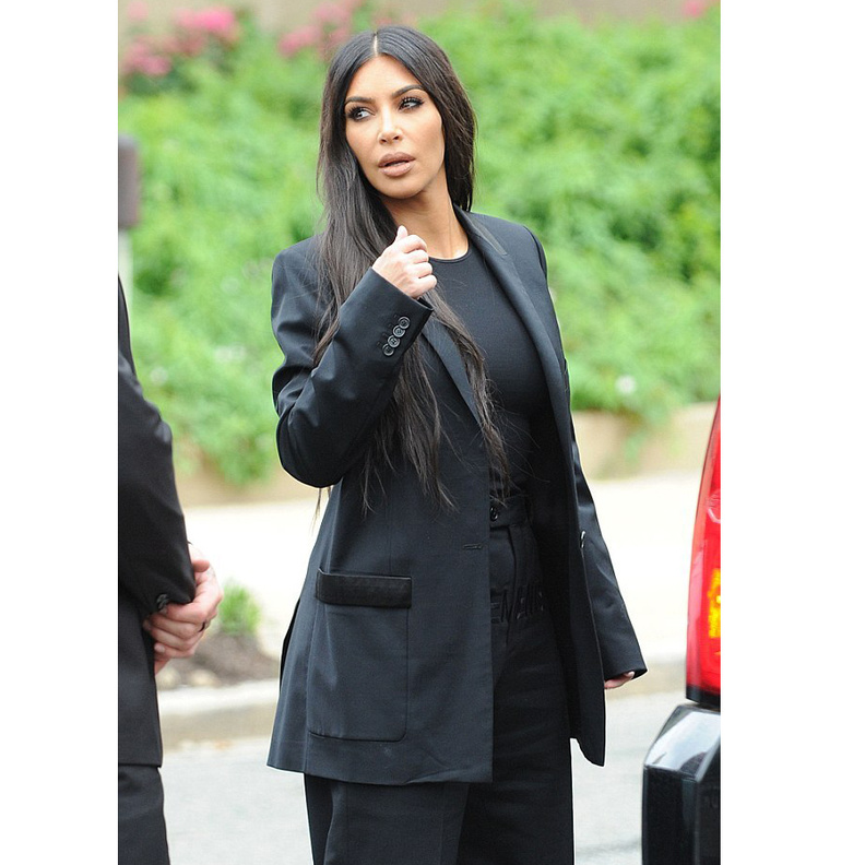  حافظت على اناقة وبساطة الاطلالة حتى في الجانب الجمالي منها