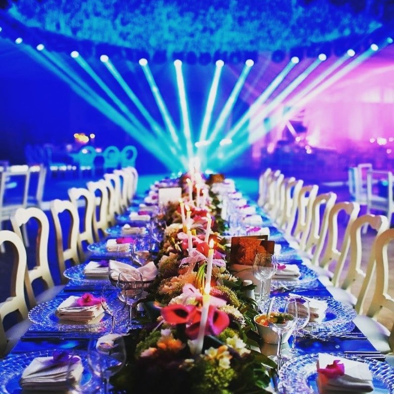  اناقة الورد الناعم في حفلات الزفاف من تنفيذ Elie Berchan