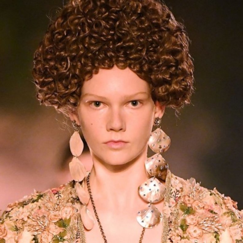 تسريحات شعر جنونية في عرض غوتشي كروز 2019