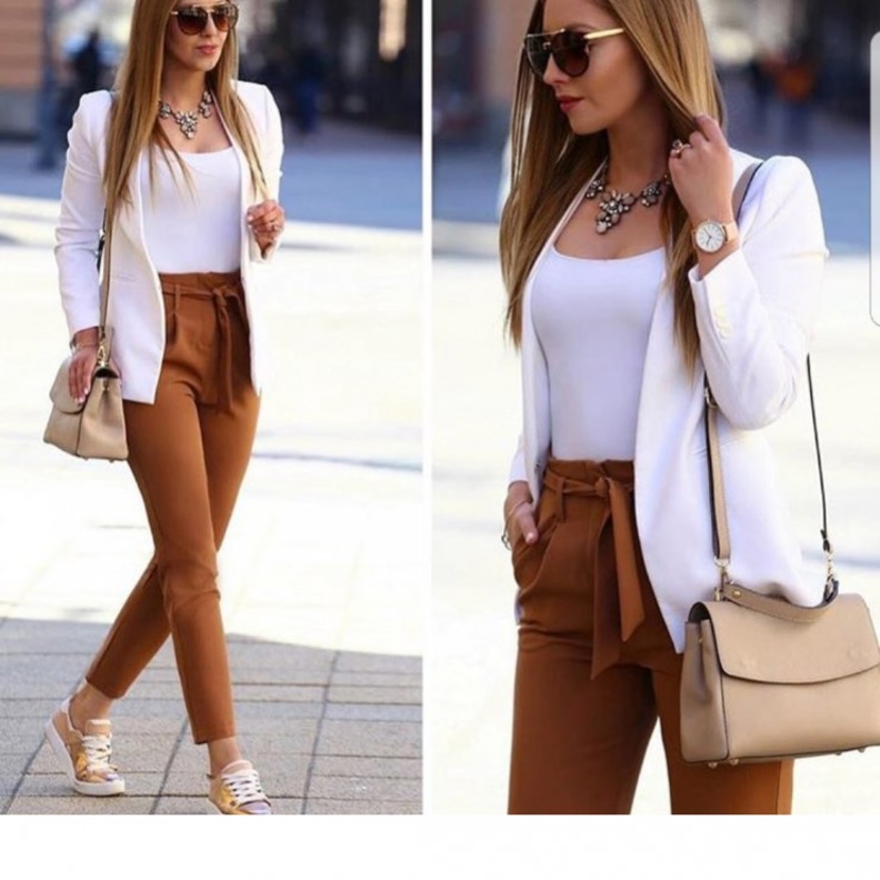 إطلالة راقية للعمل بألوان ناعمة وككلاسيكية