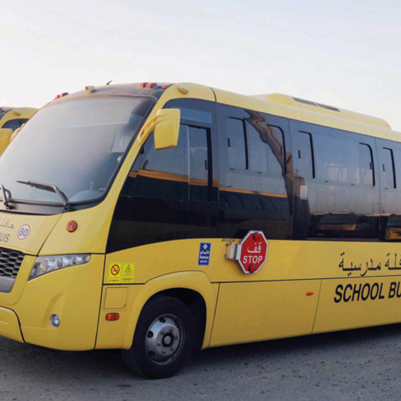 ايقاف سائق حافلة مدرسية متهور في أبوظبي