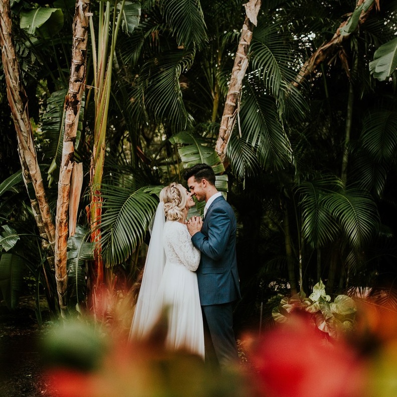 ديكور استوائي لحفل زفاف مختلف