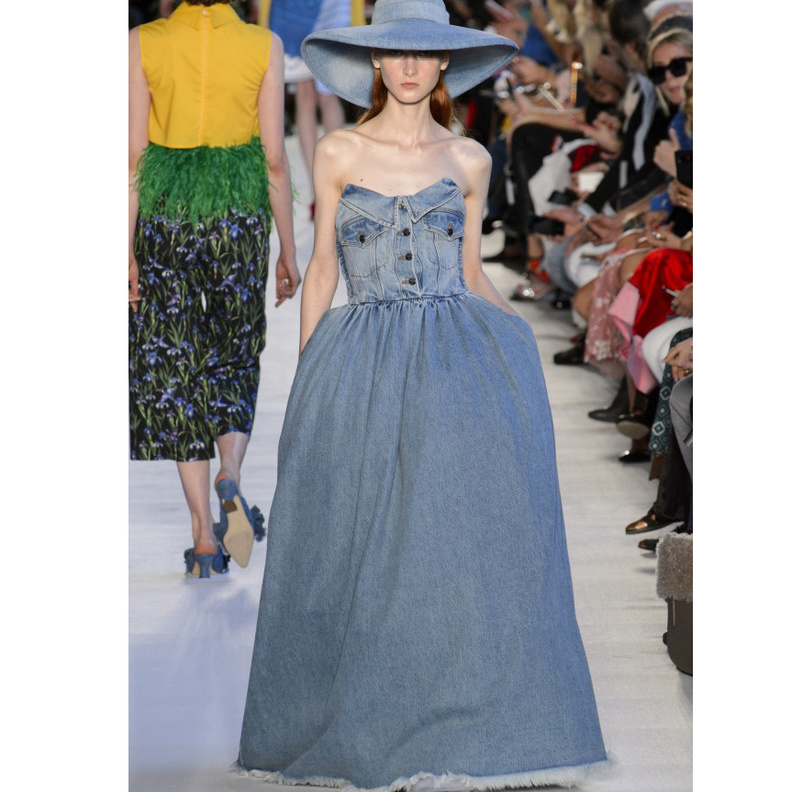 اجمل اشكال فساتين جينز موضة صيف 2018