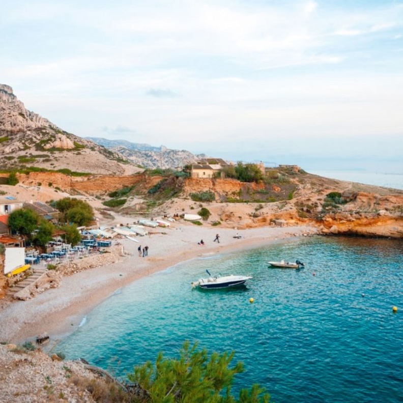 سحر الساحات التاريخية في فالنسيا