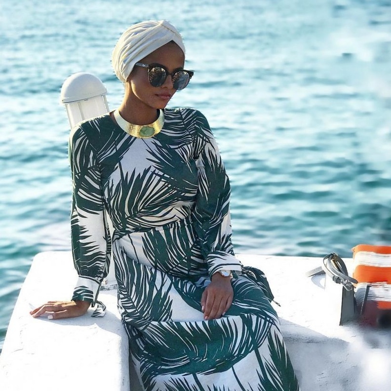 دلاليد في أسلوب جميل على البحر