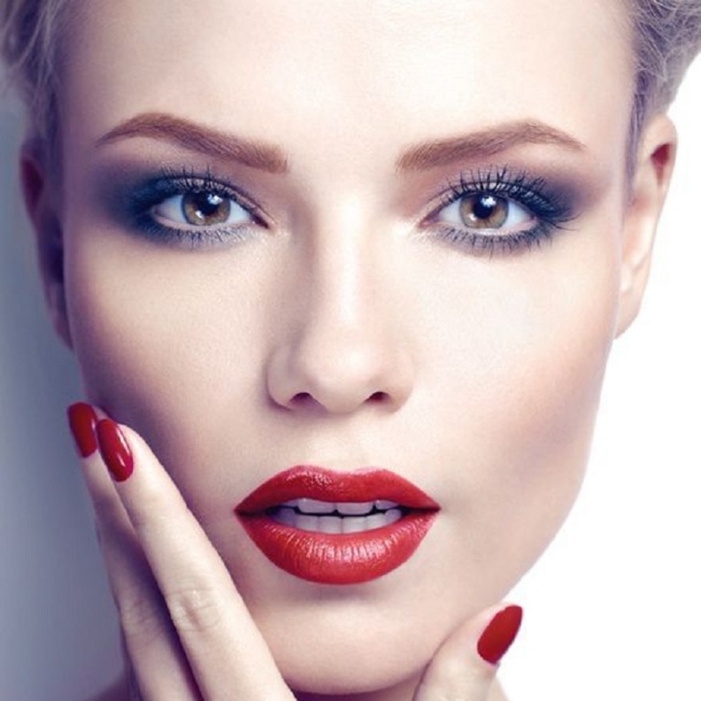 طريقة وضع الماسكارا تؤثر على حجم العين