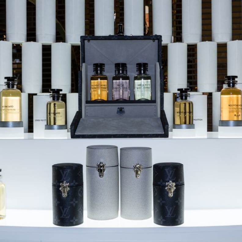 عرض عطور Louis Vuitton في متجر دبي مول