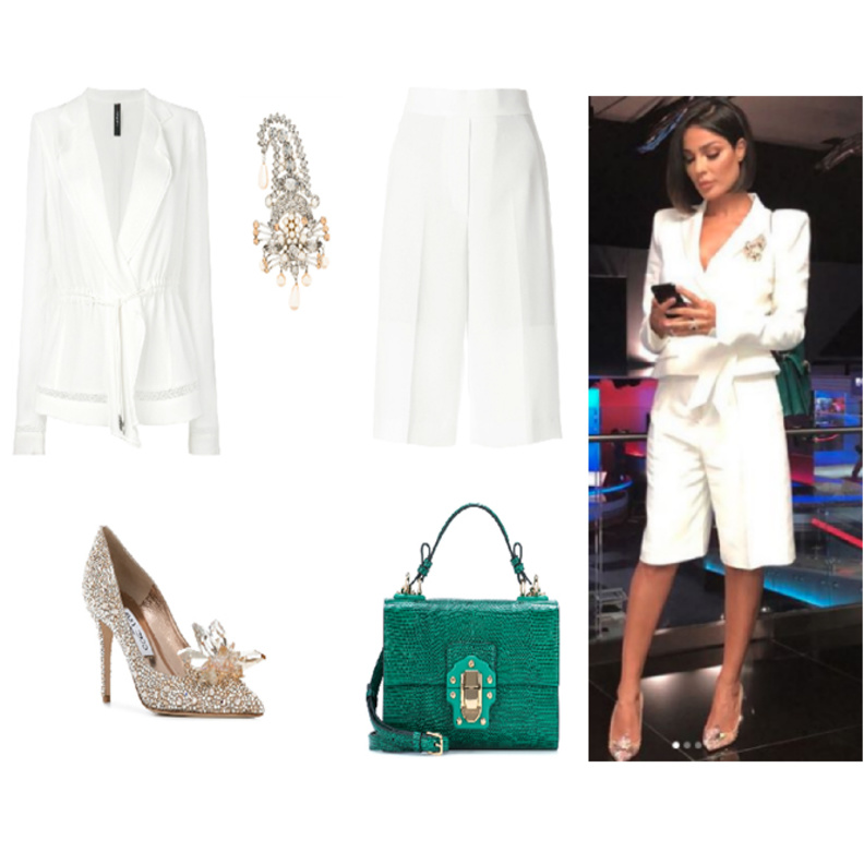 بريانكا شوبرا في جمبسوت باللون الأبيض