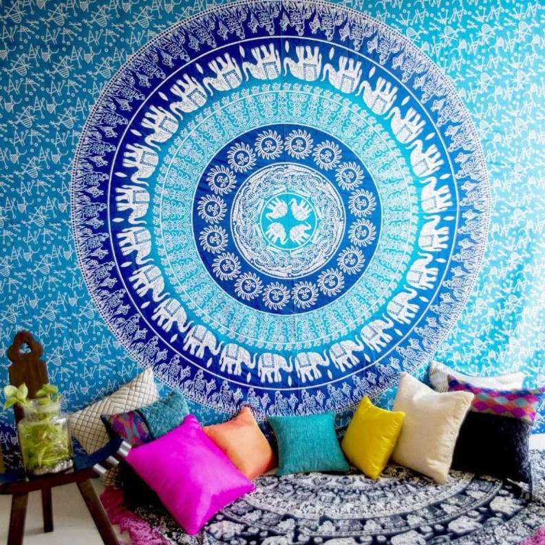  سجادة جدارية مودرن ضمن ديكور المنزل الكلاسيكي البسيط