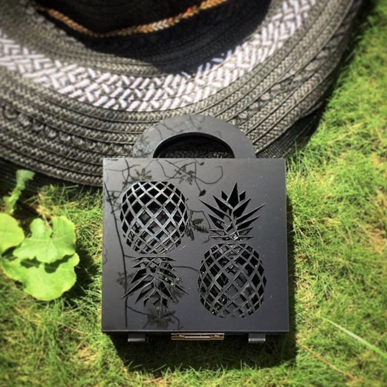 حقيبة كلاتش مربعة بخاصية الحفر