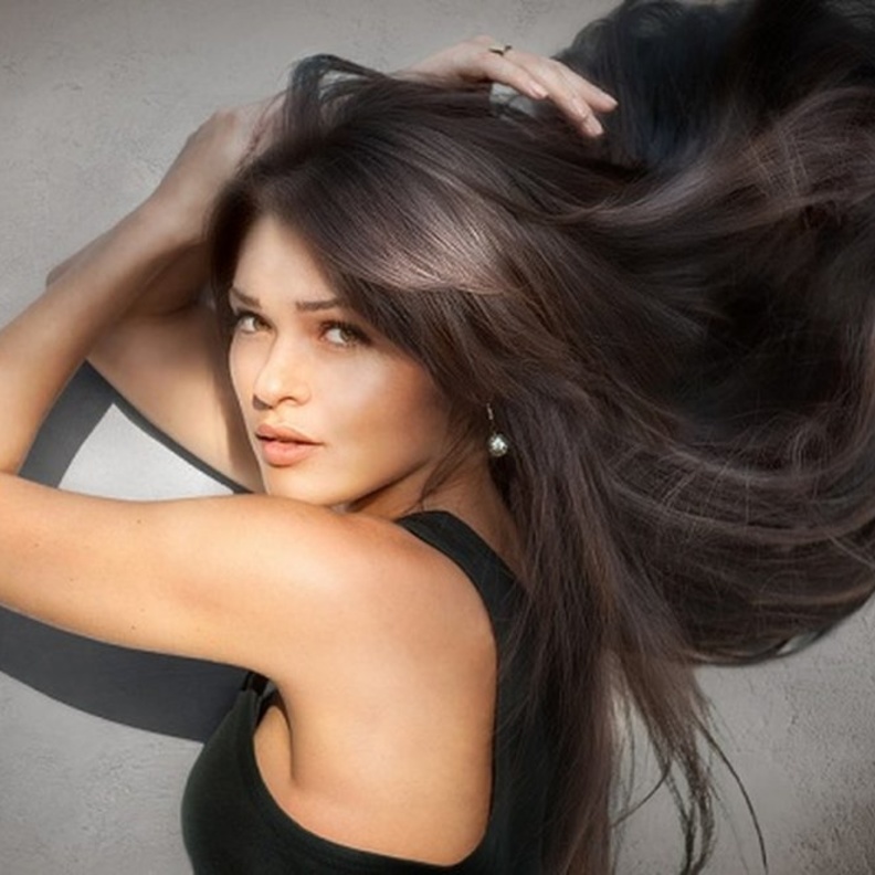 تمتعي بشعر طويل في يوم زفافك لاطلالة جذابة