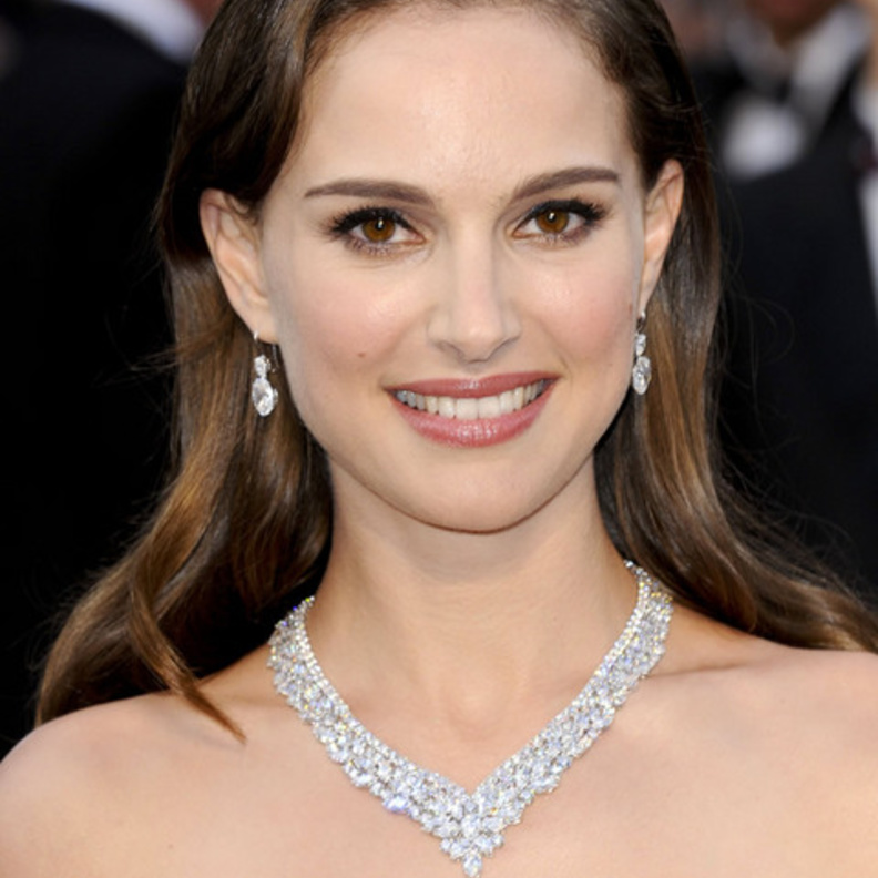 ناتالي بورتمان ترتدي مجوهرات الماس من تيفاني Tiffany & Co