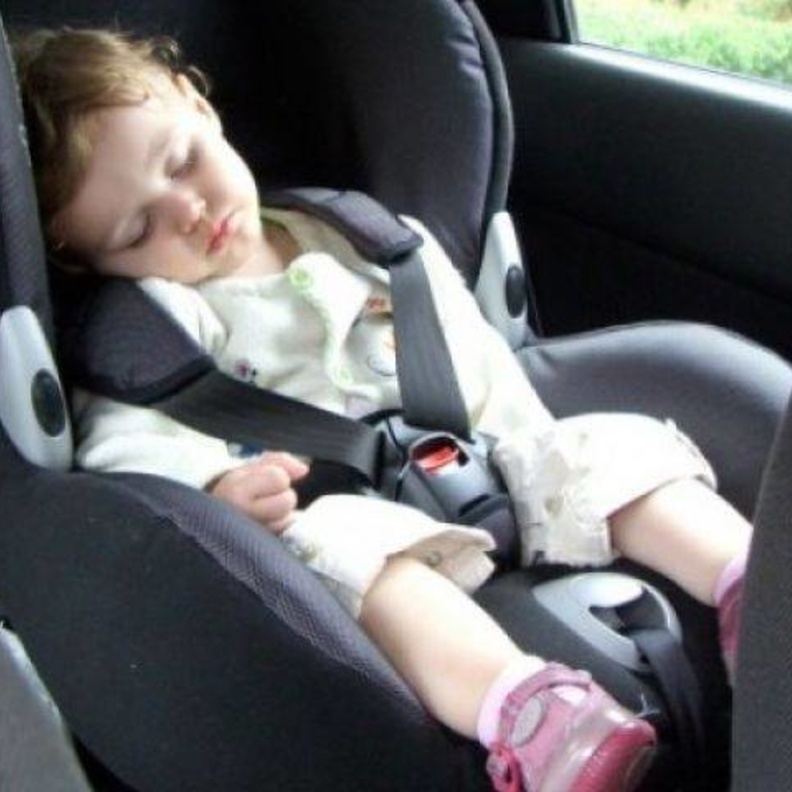 إنقاذ طفلين من موت محقق داخل مركبة في الفجيرة \ صورة تعبيرية