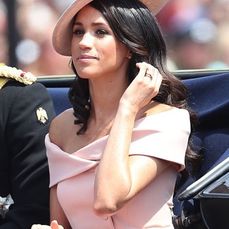  أناقة الأميرات على المنصة الملكية