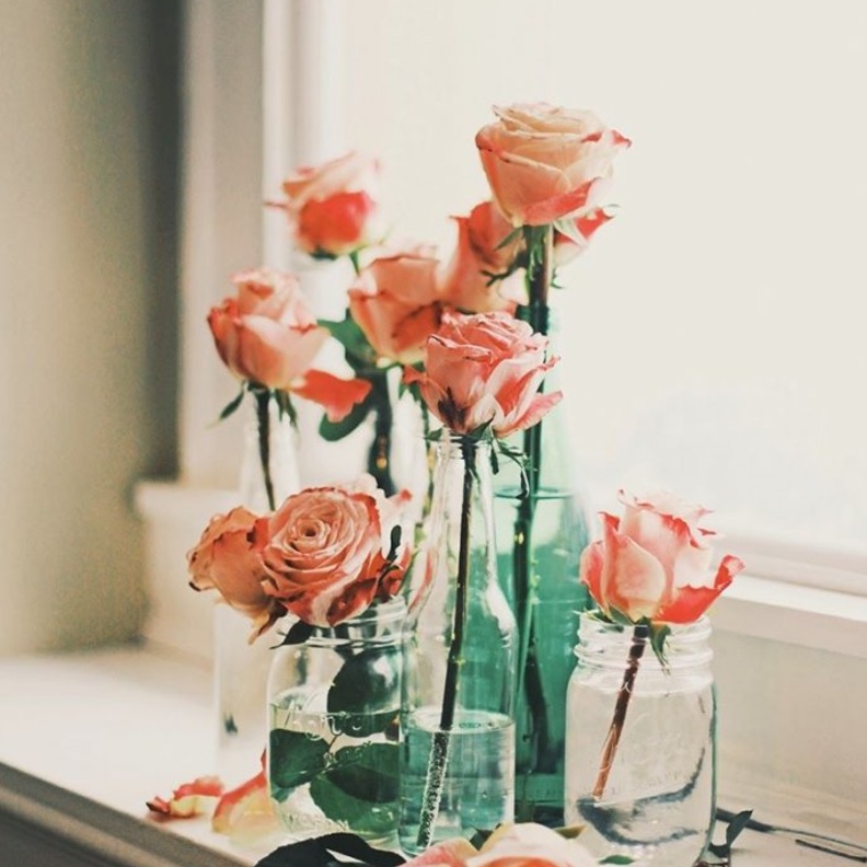 تصميم حافة نافذة على شكل كنب مريح