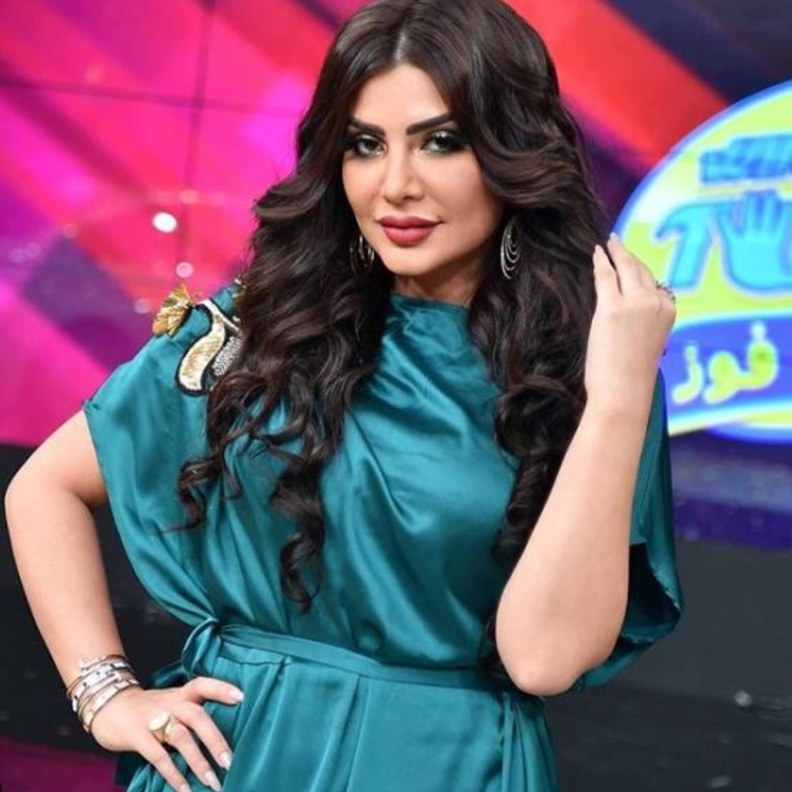 ايقاف امل العوضي عن برنانج "لمسة فوز"