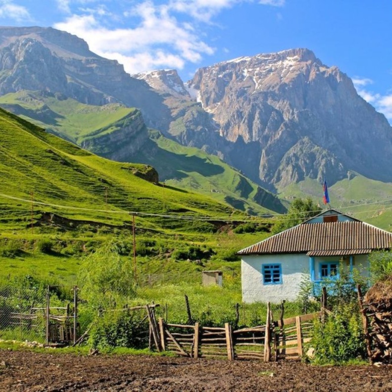روعة المروج الخضراء في أذربيجان