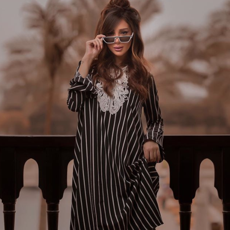 قفطان أنيق باللون الأسود تألقت به بسمة بوسيل