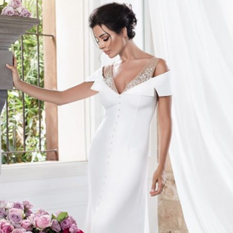 نادين نجيم متألقة في فستان باللون الأبيض