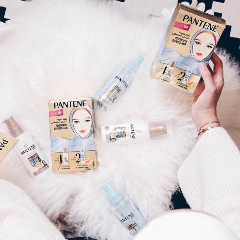 عززي حيويّة وقوّة شعرك تحت الحجاب بهذه الطرق السهلة