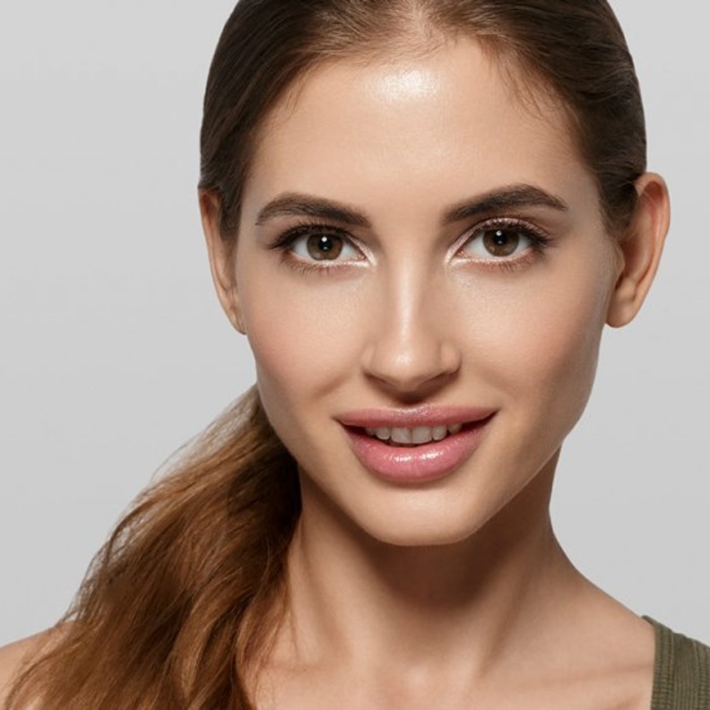 الخوخ يساعد في إزالة النمش الخفيف